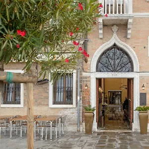palazzo-veneziano.hotelslidodijesolo.com/